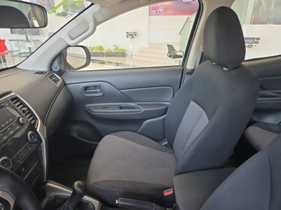 2021 Mitsubishi L200 2.4 Glx Cabina Doble 4x2 Mt