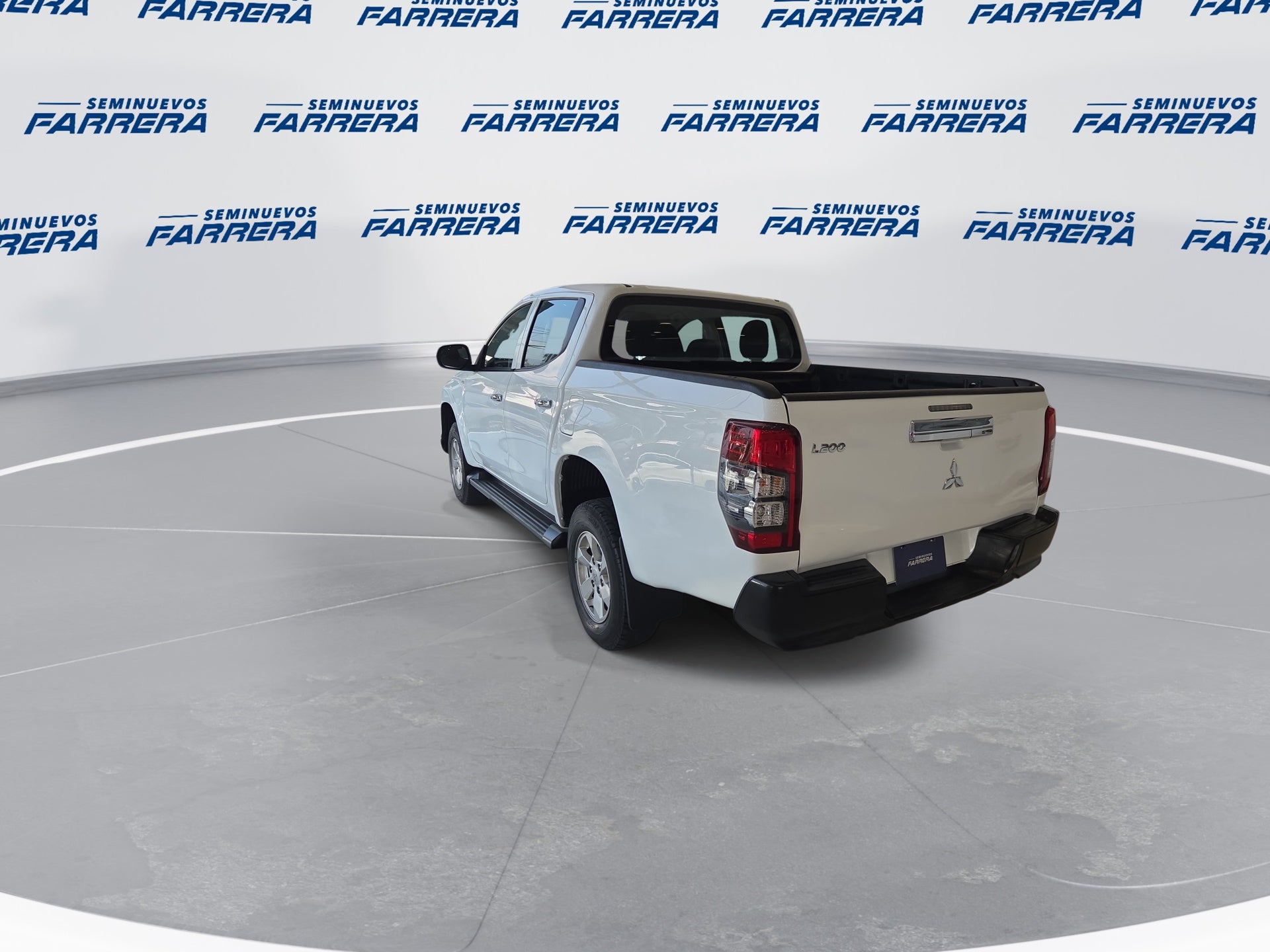 2021 Mitsubishi L200 2.4 Glx Cabina Doble 4x2 Mt