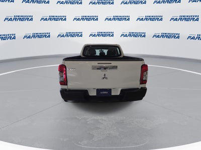 2021 Mitsubishi L200 2.4 Glx Cabina Doble 4x2 Mt