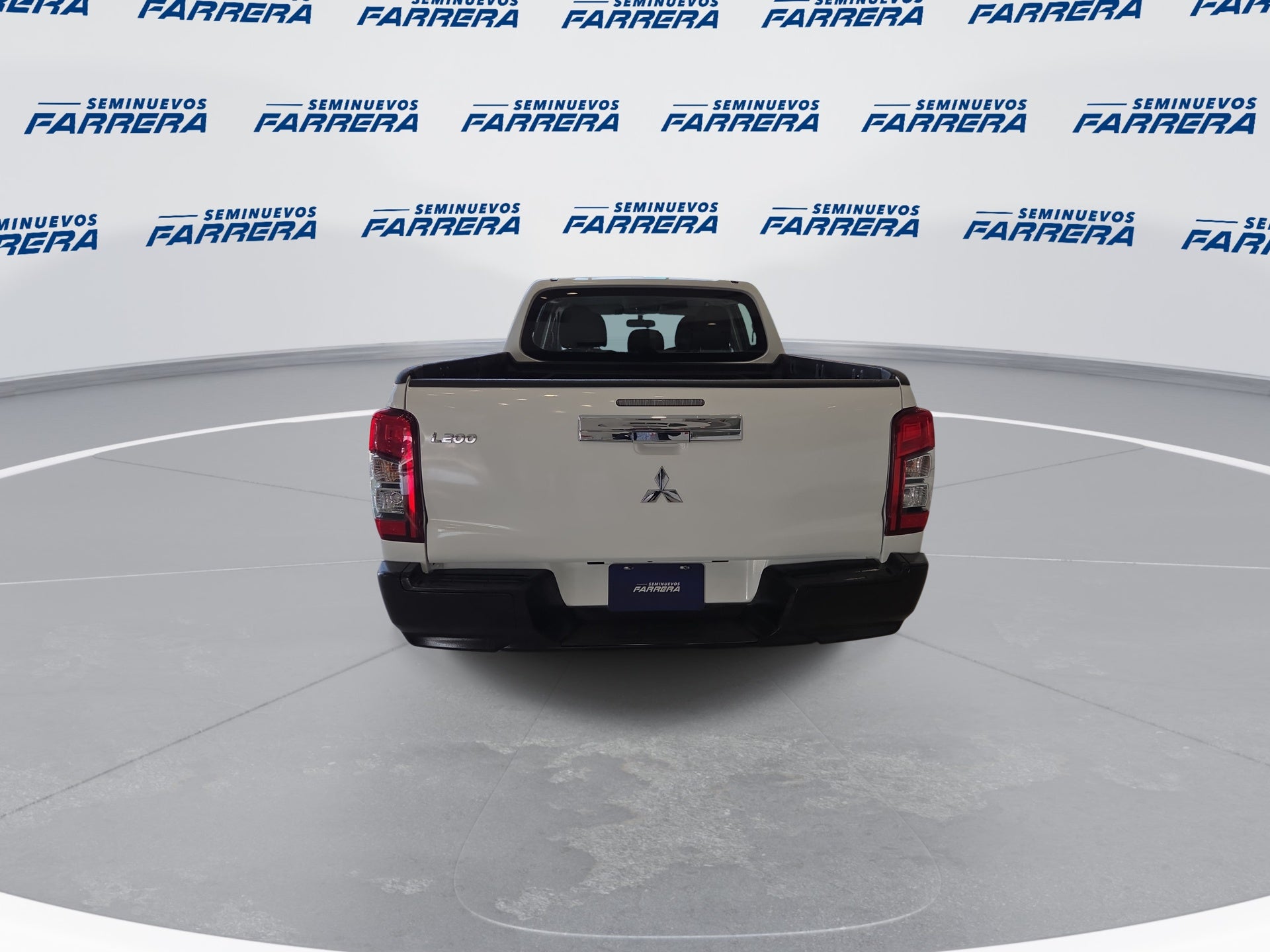 2021 Mitsubishi L200 2.4 Glx Cabina Doble 4x2 Mt